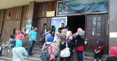 طلاب جامعة عين شمس يتقدمون بأوراقهم لانتخابات الاتحاد