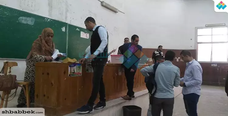  طلاب كلية آداب بنها يدلون بأصواتهم في انتخابات الاتحاد 