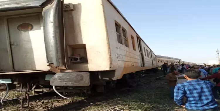  عربة قطار تخرج عن شريط السكة الحديد في المنيا 