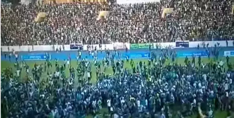  عقب التعادل مع مصر.. جماهير جزر القمر تقتحم ملعب المباراة (فيديو) 