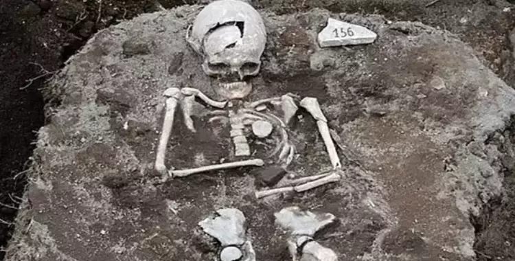  علماء يعثرون على قبر أثري في «بيرو» يكشف طرقا غريبة للدفن 