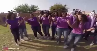 على أغنية «إيزي ماني»..  طلاب إعلام عين شمس يحتفلون بتخرجهم