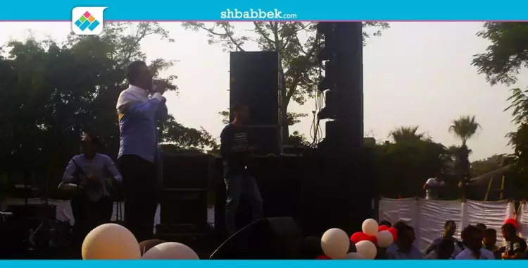 علي الهلباوي يشعل حفل طلاب تجارة عين شمس بـ«مرسال لحبيبتي» (فيديو) 