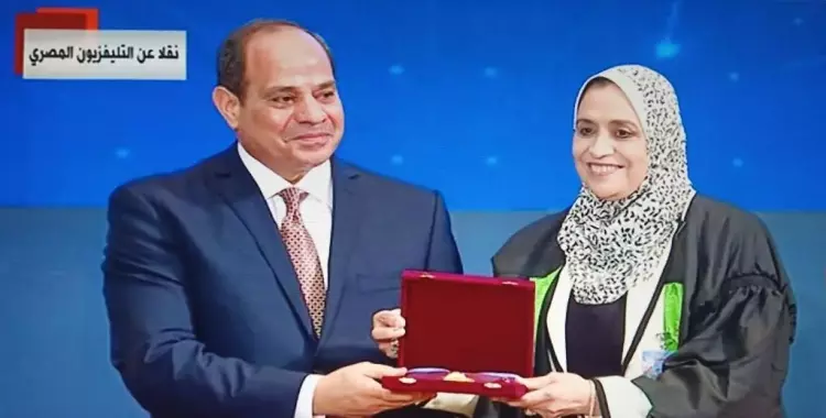  في عيد العلم.. السيسى يكرم أستاذة بجامعة أسيوط لفوزها بجائزة الدولة التقديرية 