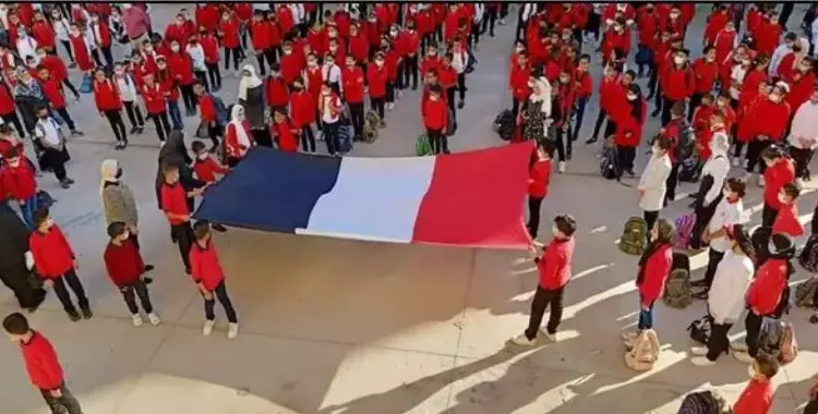  في مدرسة بدمياط.. رفع علم فرنسا بدلا من مصر والتحقيقات تكشف كارثة 