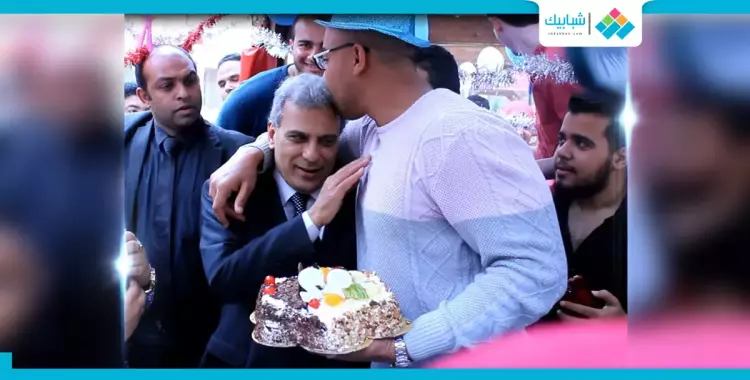  فيديو| جابر نصار يحتفل بعيد ميلاد طالب داخل الجامعة 