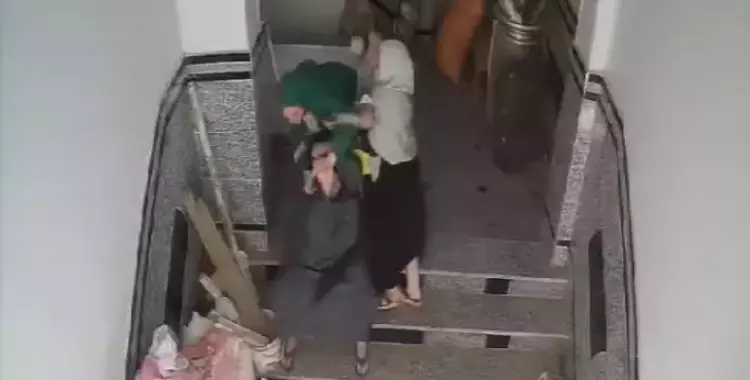  فيديو زوجة ضربت حماتها 