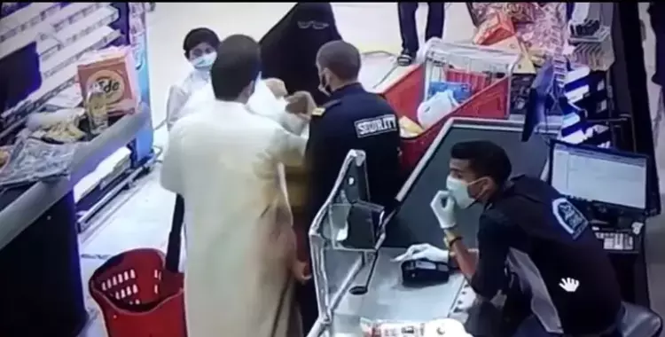  فيديو ضرب مصري بالكويت يثير موجة غضب ويجدد اتهامات العنصرية 