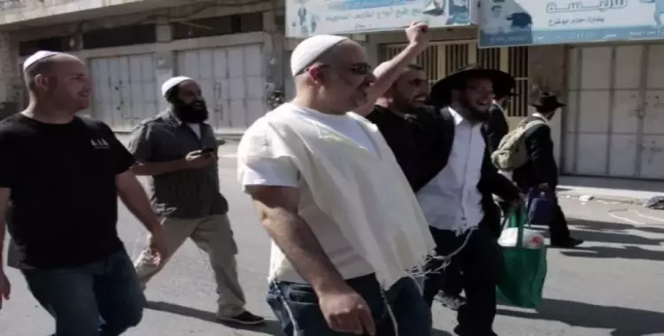  فيديو| مستوطن يطعن 4 فلسطينيين في "ديمونا" 
