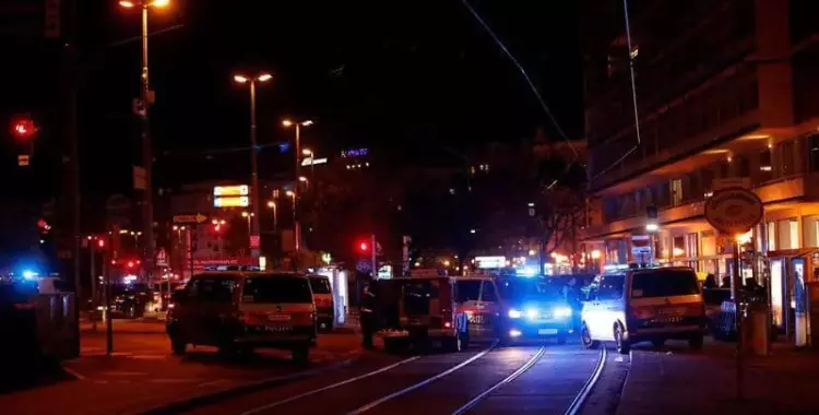  فيديو هجوم فيينا في النمسا وهوية منفذ الهجوم 