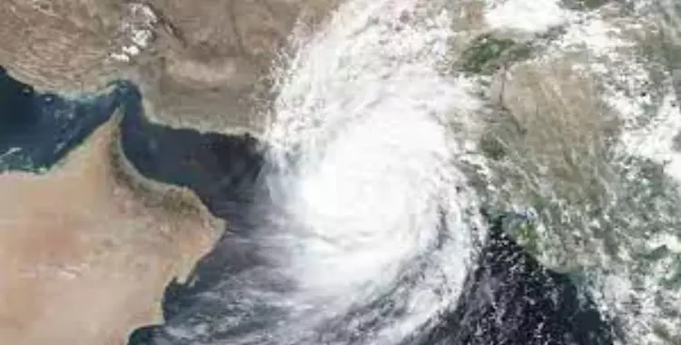  فيديوهات إعصار شاهين في عمان وآخر الأخبار عنه 