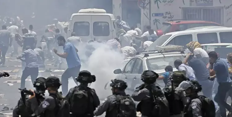  قوات الاحتلال الإسرائيلي تهاجم المصلين في المسجد الأقصى وإصابة أكثر من 60 فردا 
