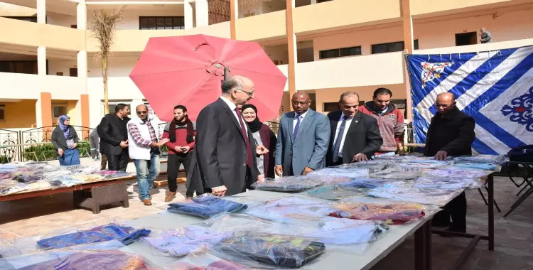  كلية التربية الرياضية جامعة السادات تنظم معرضا خيريا للملابس 