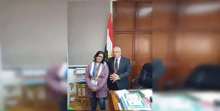  كلية حقوق عين شمس تكرم الطالبة الثالثة على العالم في رفع الأثقال لذوي الاحتياجات الخاصة 