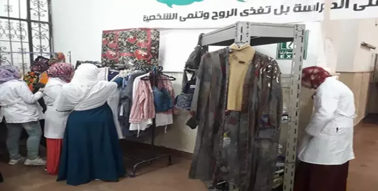  كلية طب الأسنان بنات الأزهر تقيم معرض ملابس جديدة بالمجان للطالبات 