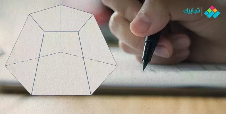  كم عدد محاور تماثل المثلث المتساوي الساقين والأشكال الهندسية؟ 