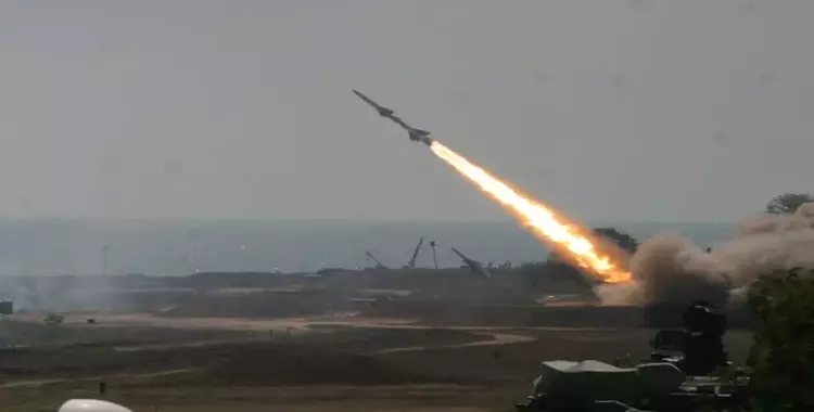  كوريا الشمالية تتحدى «الجنوبية» وتطلق صاروخين بالستيين 