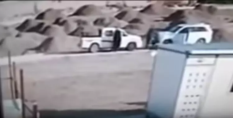  لحظة اغتيال مسؤول عراقي سابق أمام نجله (فيديو) 