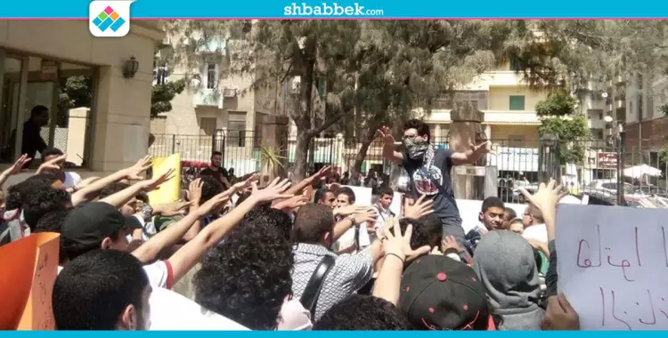  للمرة الثالثة.. تظاهر طلاب بجامعة الإسكندرية رفضا لترسيم الحدود 