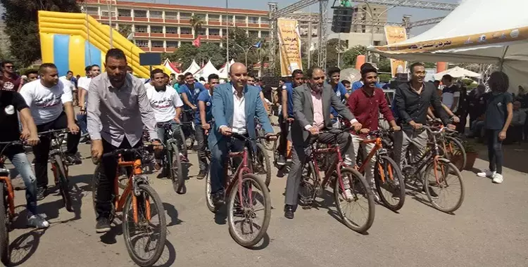  ماراثون دراجات وتنّورة.. جامعة عين شمس تستكمل فعاليات استقبال الطلاب 
