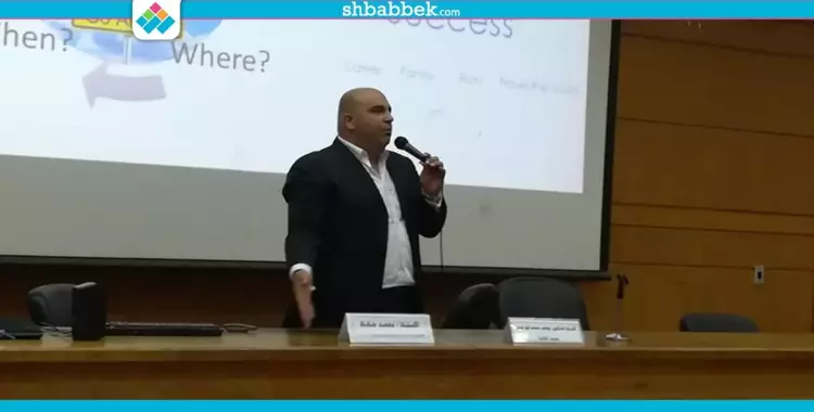  محاضر بجامعة القاهرة يهاجهم الشباب: «عقولهم المقفولة سبب البطالة» 
