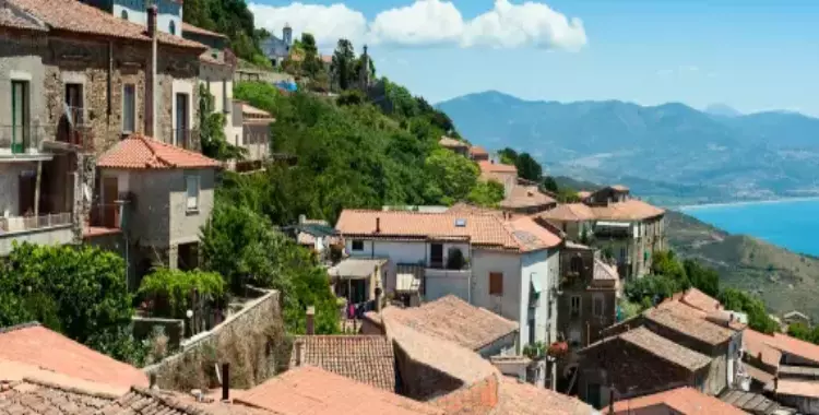  مدينة إيطالية ثلث سكانها فوق الـ100 عام..  السر في عادتين 