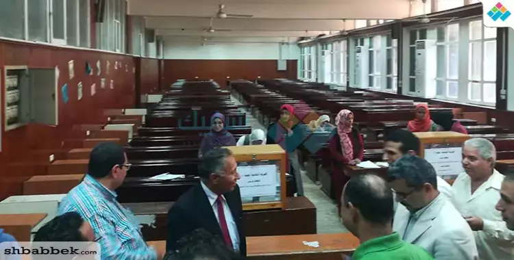  مستشار الأنشطة الطلابية بجامعة القاهرة يتفقد لجان إعادة انتخابات الاتحاد 