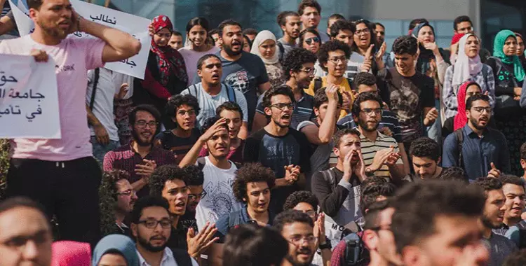  مظاهرات أمام جامعة النيل للمطالبة بكوبري مشاة بعد تكرار حوادث الطلاب 