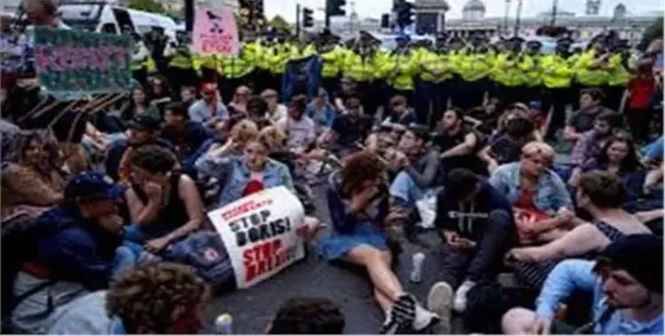 مظاهرات أمام مجلس الوزراء البريطاني احتجاجا على قرار الخروج من الاتحاد الأوروبي 