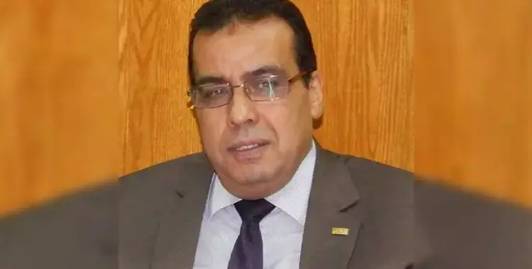  معلومات عن القائم بأعمال رئيس جامعة قناة السويس عاطف أبو النور 