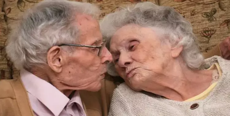  معمران يحتفلان بعيد زواجهما الـ80.. تعرف على قصتهما منذ الحرب العالمية 