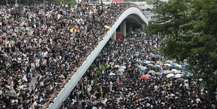  مقتل وإصابة 81 شخصا في مواجهات بين الشرطة والمتظاهرين في هونح كونج 