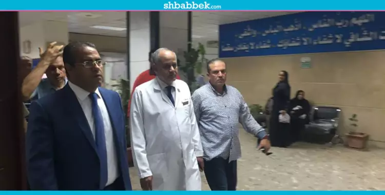  منتصف الليل.. رئيس جامعة المنصورة يفاجئ العاملين بالمستشفيات بجولة تفقدية 