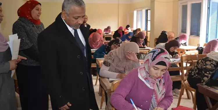  نائب رئيس جامعة الأزهر يتفقد امتحانات كليات الصعيد 