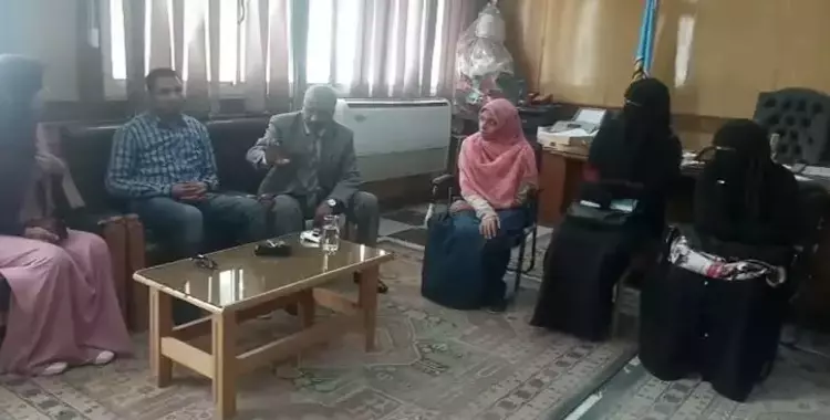  نائب رئيس جامعة الأزهر يلتقي الطالبات: «هاتولي اسم المخطوفة ونروحلها البيت وهوفرلكم حماية» 