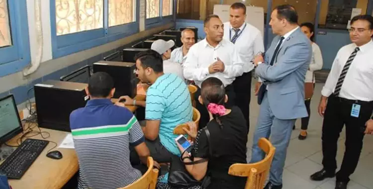  نائب رئيس جامعة عين شمس يتفقد معامل تنسيق الثانوية العامة 