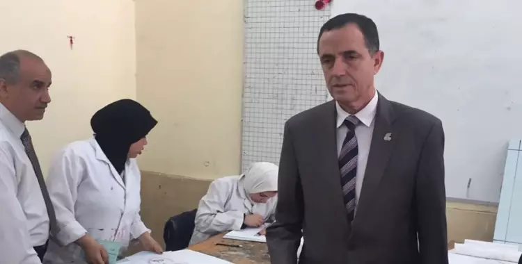  نائب وزير التربية يتفقد سير الامتحانات العملية لطلاب التعليم الفني 