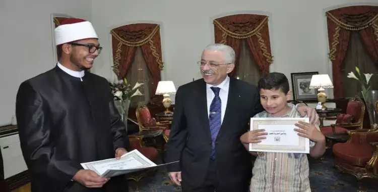  وزير التربية والتعليم يكرم الطالبين الفائزين فى مسابقة تحدي القراءة العربي 