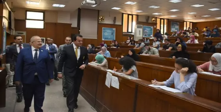  وزير التعليم العالي ورئيس جامعة القاهرة يتفقدان سير الامتحانات بالكليات 