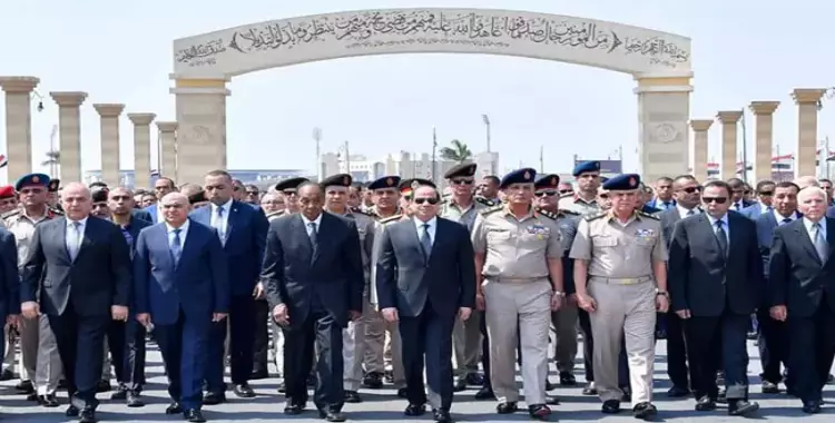  وزير الدفاع يضع إكليل الزهور على قبر جمال عبدالناصر بالنيابة عن الرئيس السيسي 