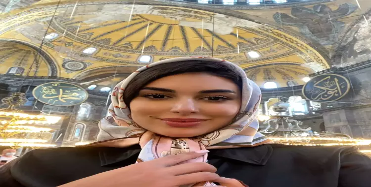  ياسمين صبري بالحجاب.. زيارة لمسجد تركي مشهور (صور) 