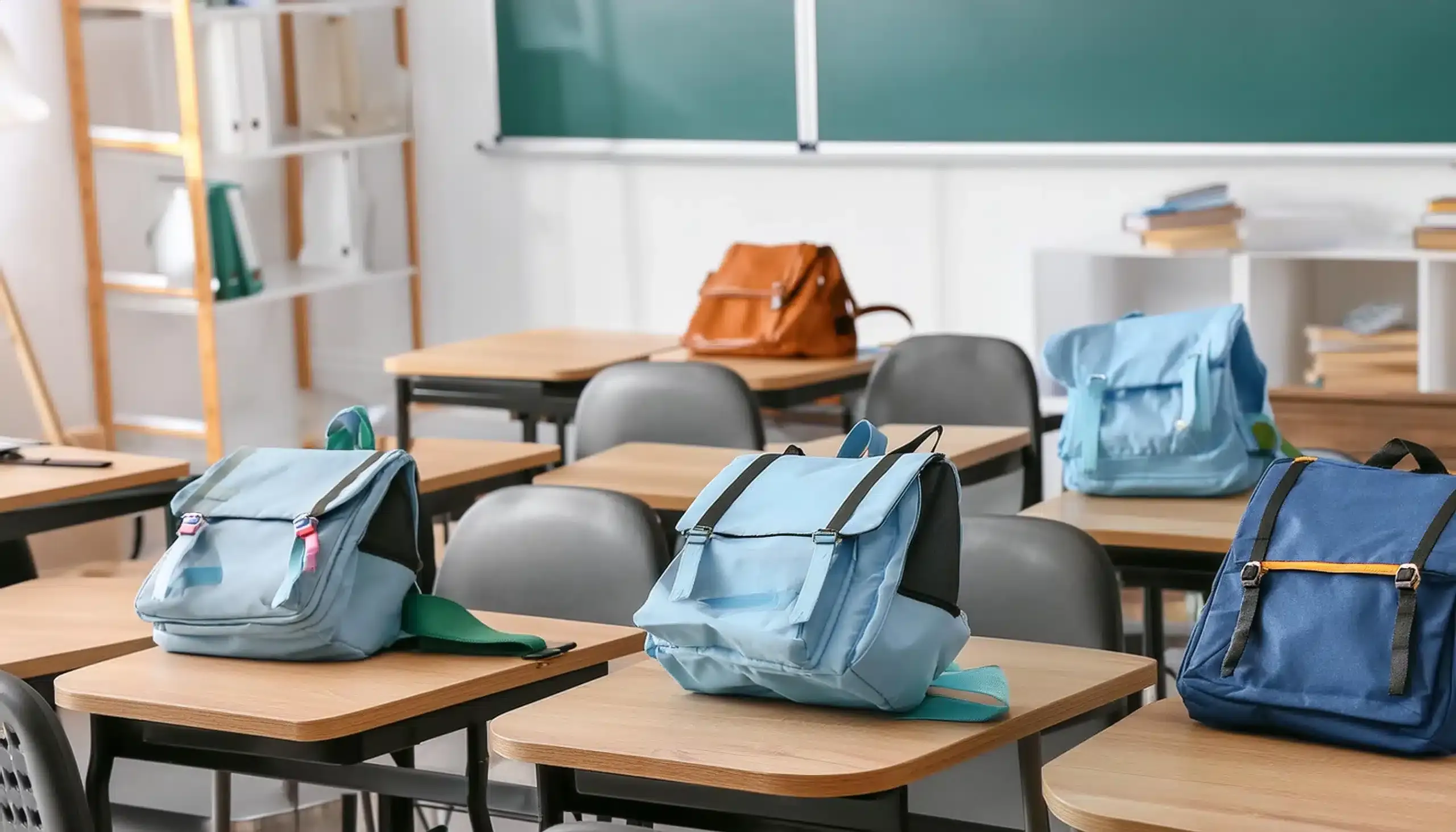 تسجيل غياب طلاب المدارس عبر الواتساب.. نظام إلكتروني جديد