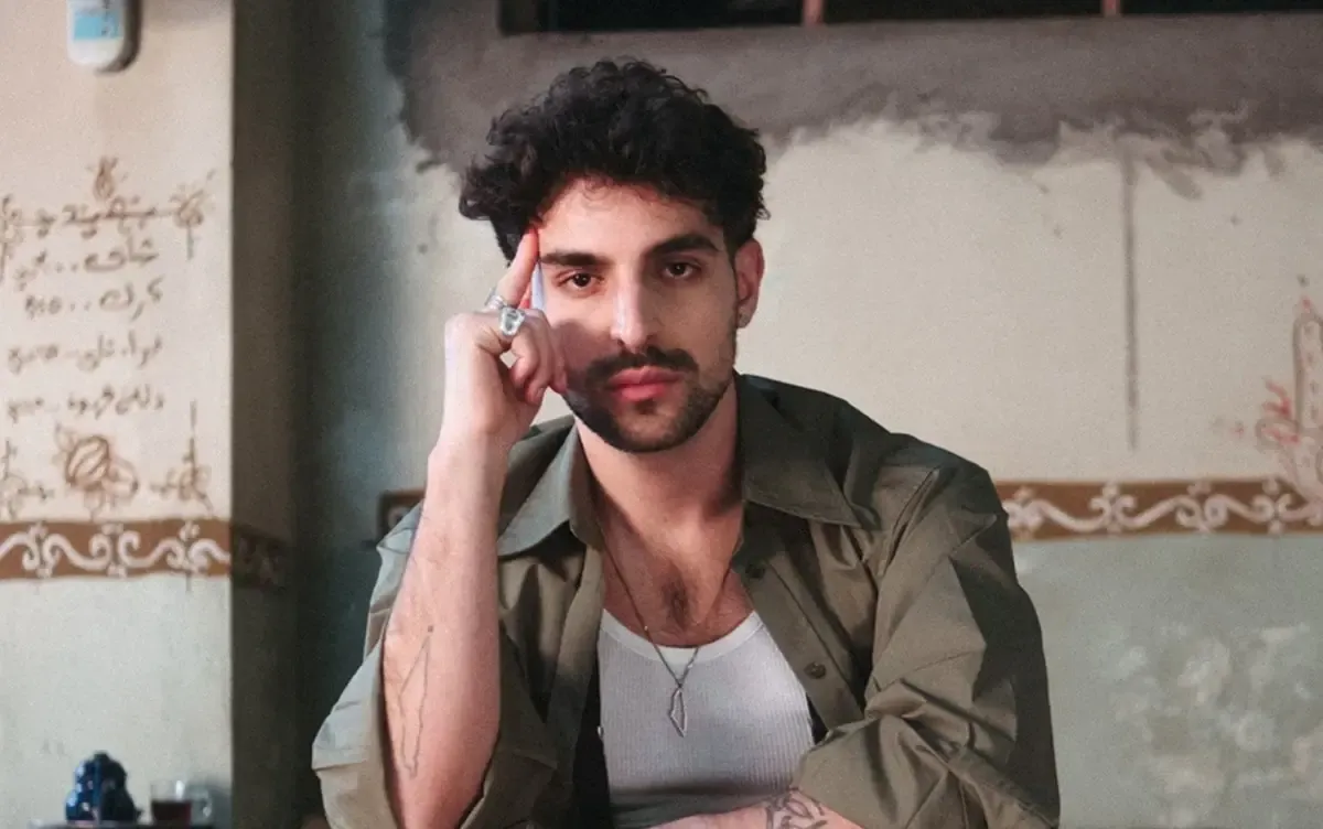 من هو سانت ليفانت بعد ظهوره مع تامر حسني في إعلان اتصالات رمضان 2026؟