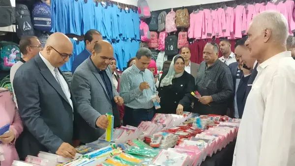 معرض مبادرة الخير في كفر الشيخ للطلاب غير القادرين.. ملابس وشنط مجانًا